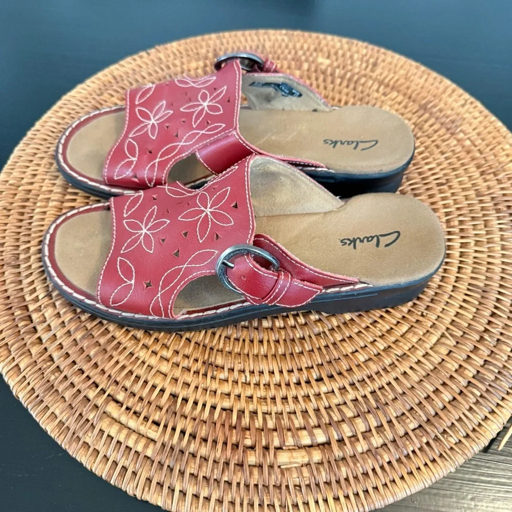 Clarks‎ Women's Floral Red Sandals